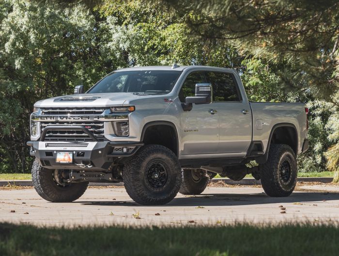 Readylift 2020-2024 Chevrolet Silverado GMC Sierra 2500HD 3500HD 8'' MAX3.3 Suspension System With Falcon 3.3 Shocks And Fab UCA Arms 42-30840